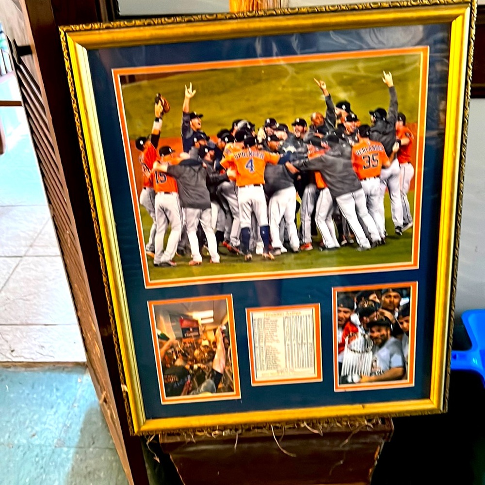 2017 World Series Champion Houston Astros framed portfolio w/team roster!